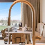 Апартаменты Sirocco Parkside - A Place To To Enjoy Stunning Views *