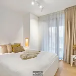 Sirocco Parkside - A Place To To Enjoy Stunning Views Апартаменты *