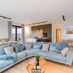 Апартаменты Sirocco Parkside - A Place To To Enjoy Stunning Views